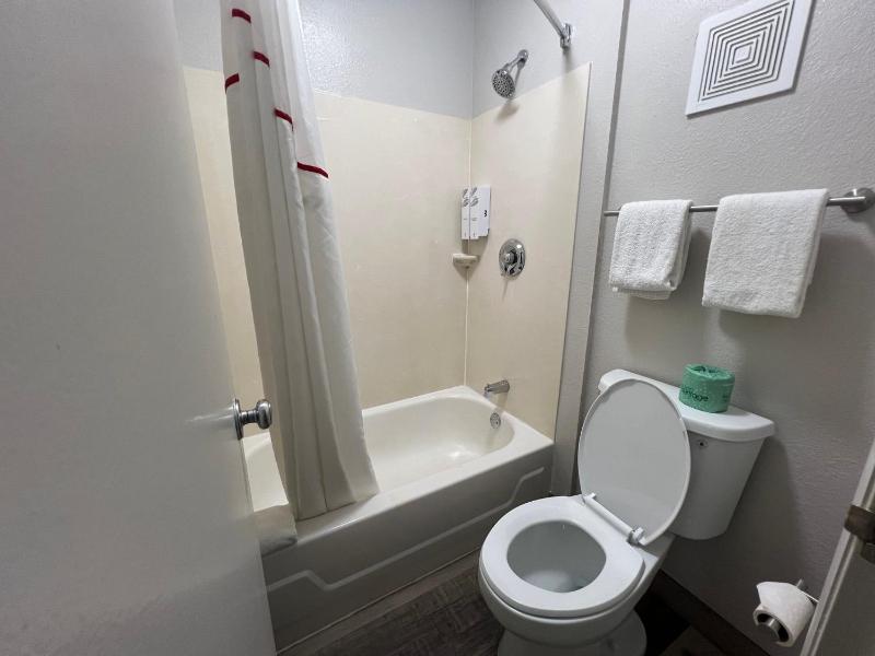 Superior King Room Smoke Free image 2