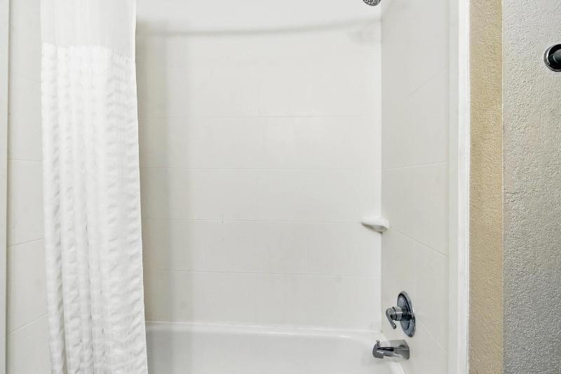King Room - Non-Smoking image 2