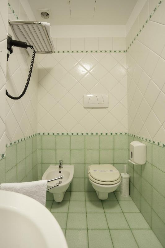Single Room image 2