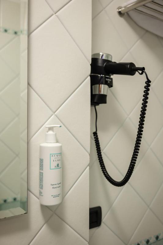 Single Room image 3