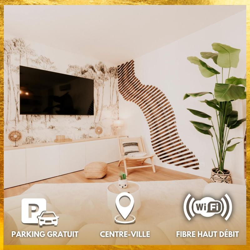 Spacious 5-Bedroom Home with Terrace Air Conditioning and Parking - image 4