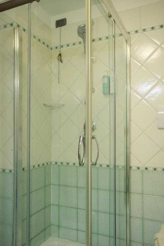 Standard Double Room image 4