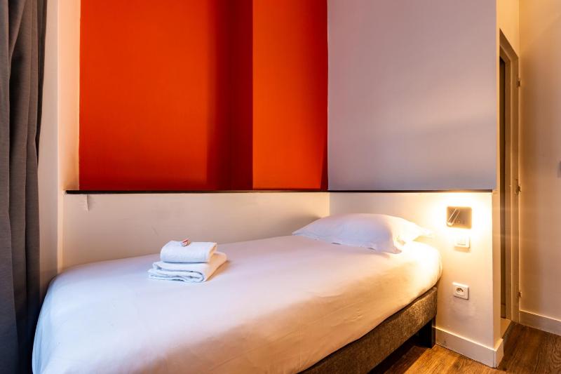 Small Single Room image 3