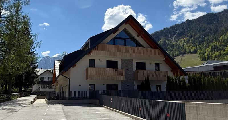 Apartment with Mountain View image 3