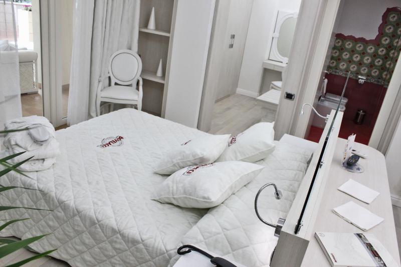 Deluxe Double Room image 1