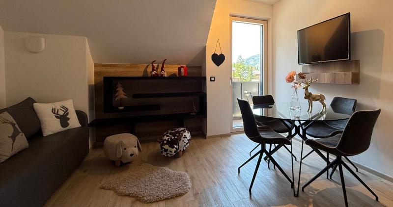 Apartment with Mountain View image 1