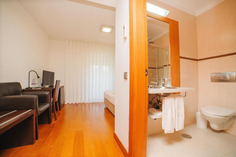 Double Room image 1