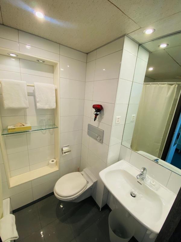 Standard Double or Twin Room image 4