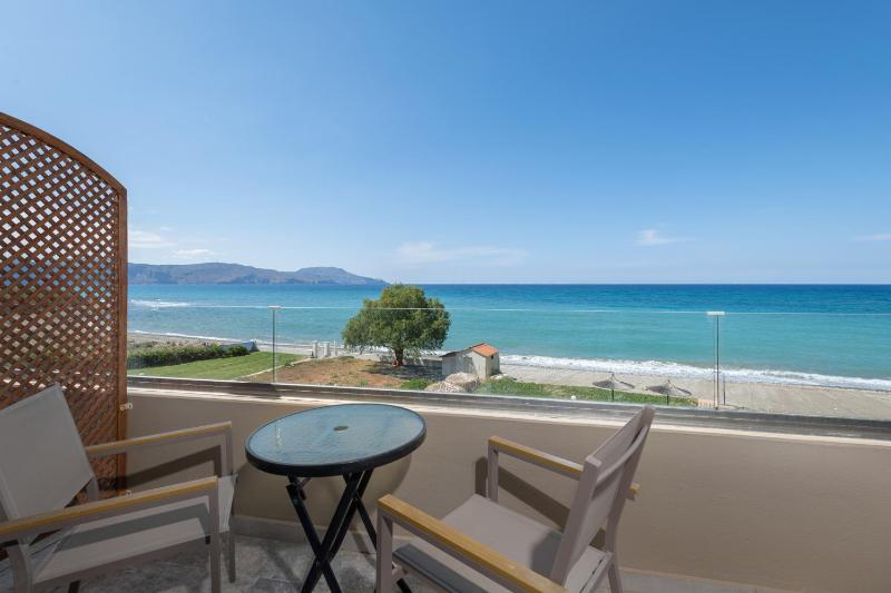 Studio with Sea View image 1