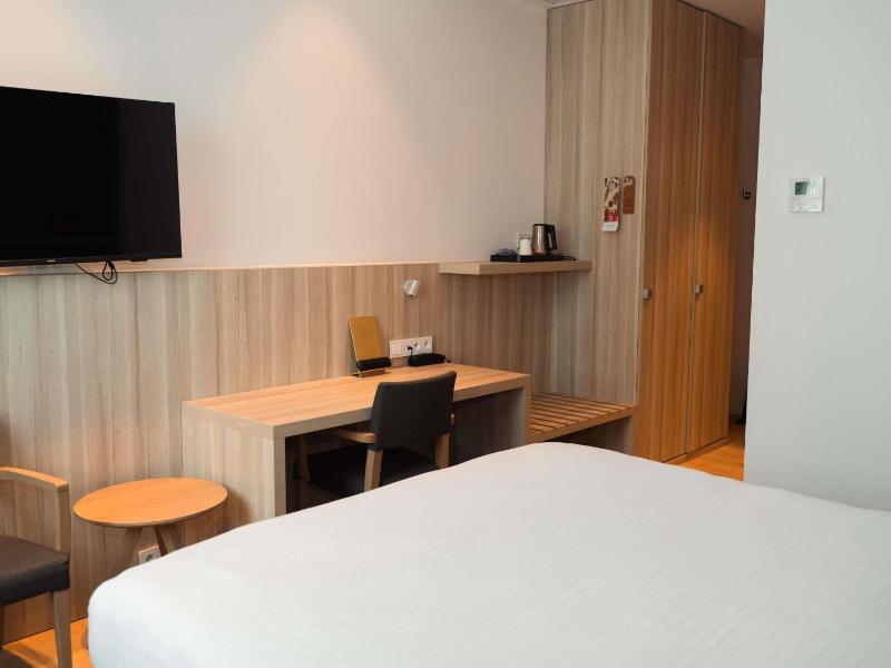 Superior Room with two single beds image 1
