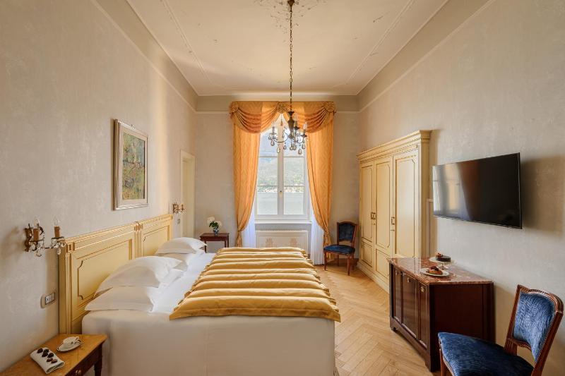Classic Double Room with Lake view image 1