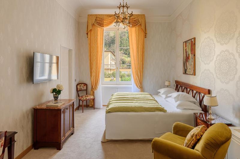 Classic Double Room with Park View image 3