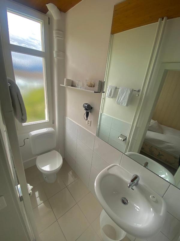 Standard Single Room image 4