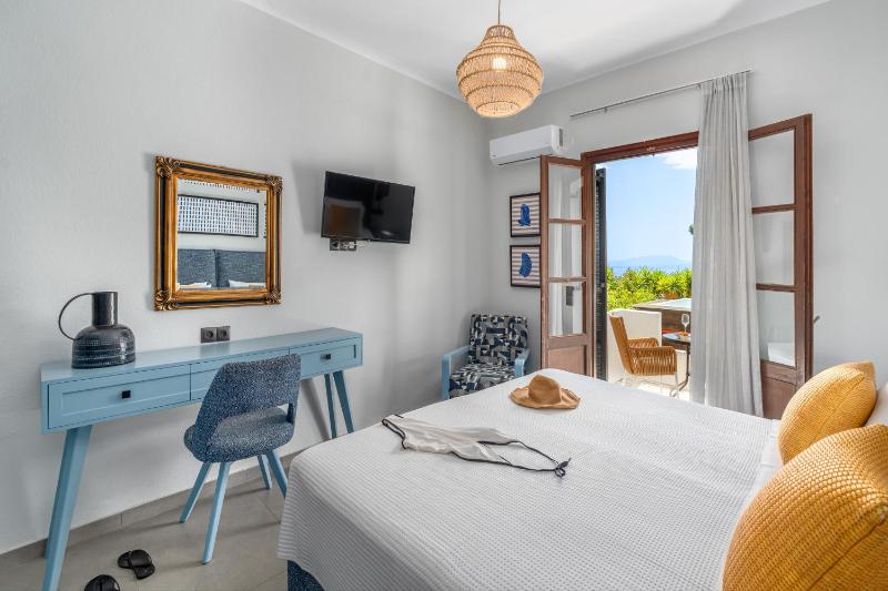 Deluxe Double Room with Garden View and Plunge Pool image 1