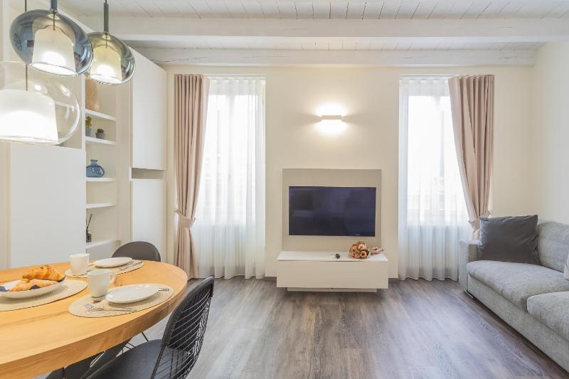 Modern Stylish Apartment in Como City - image 6