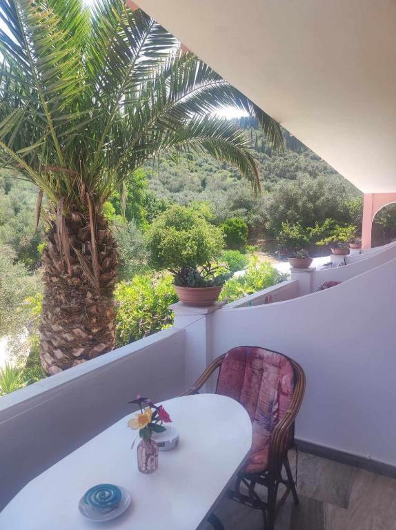 Double Room with Balcony image 3