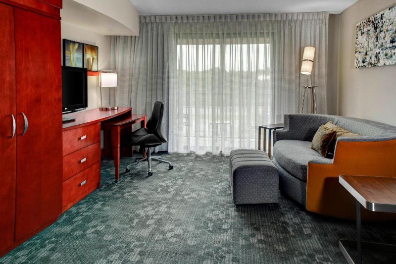 King Suite with Sofa Bed image 4