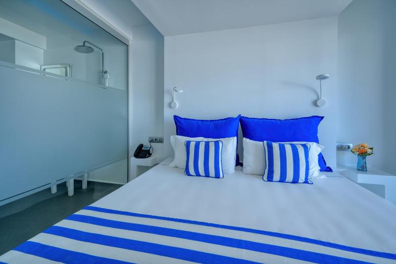 Double Room - Disability Access with Balcony and Sea View image 1