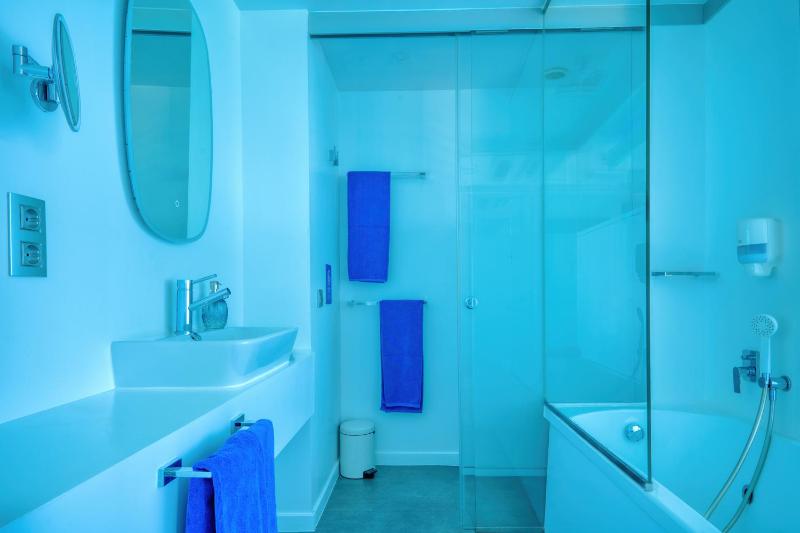 Superior Double Room with Balcony and Sea View image 1