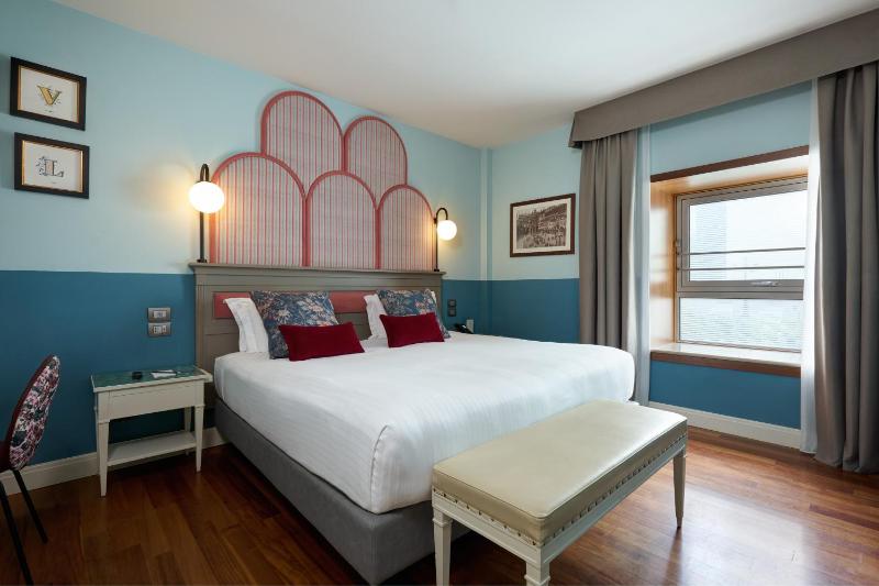 One-Bedroom King Suite with Sofa Bed and Living Area image 1
