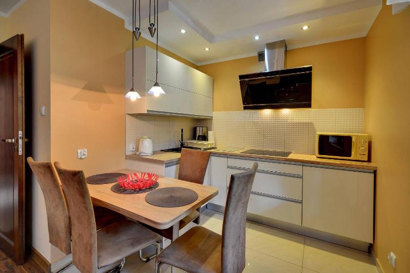 Superior One-Bedroom Apartment image 4