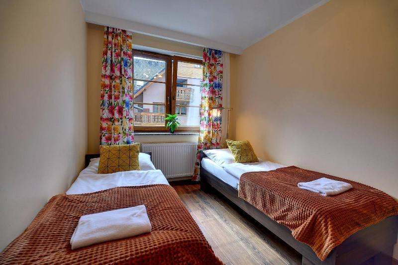 Superior One-Bedroom Apartment image 3