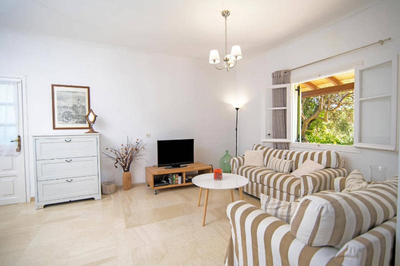 Villa Mistral Cottage by Villa Plus - image 9