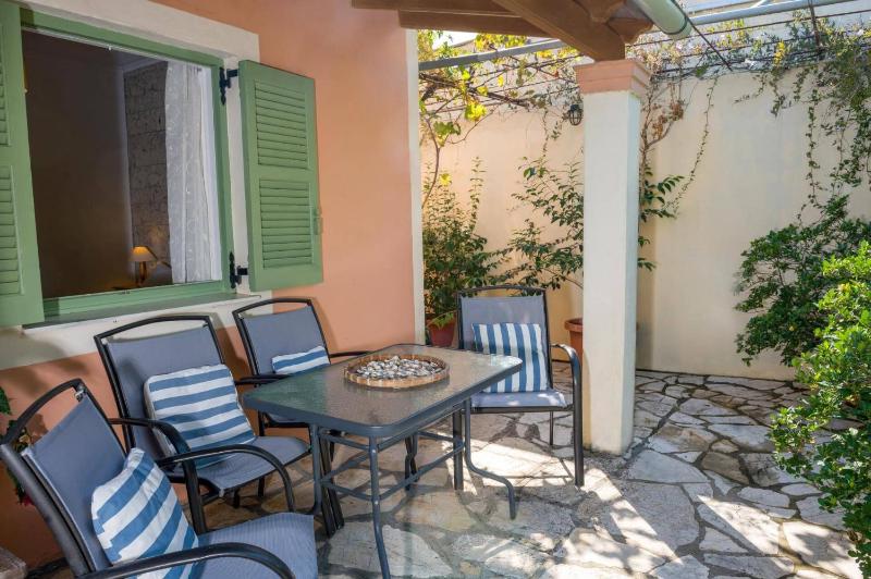 Villa Mistral Cottage by Villa Plus - image 11