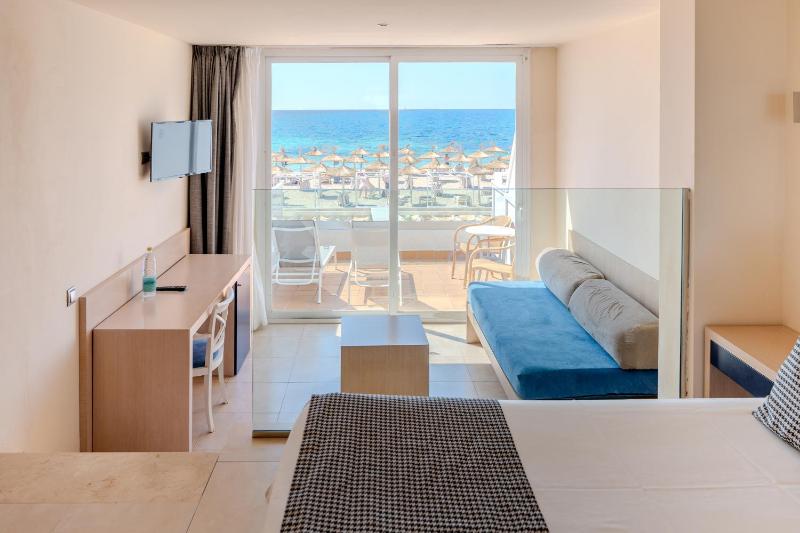 Premium Twin Room with Sea View - Spa Access Included image 1