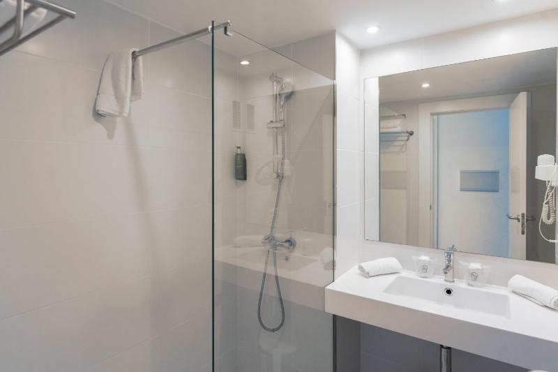 Twin Room with Spa Access image 1