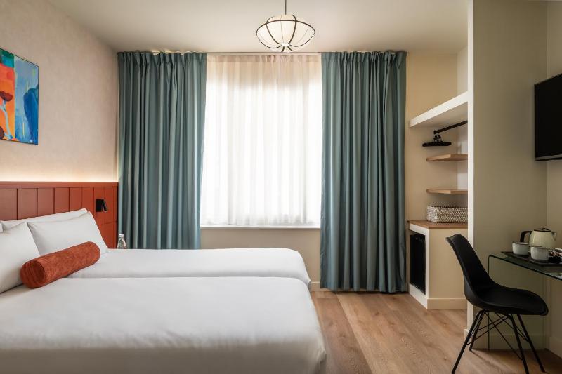 Twin Room image 1