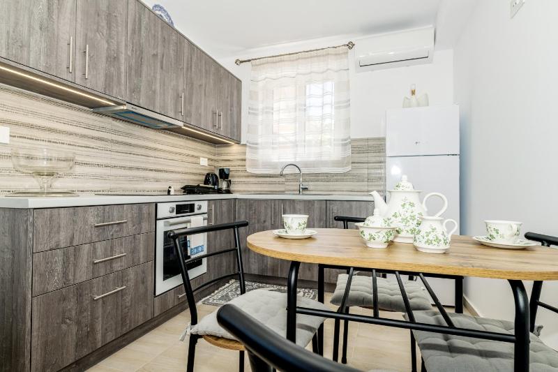 One-Bedroom Apartment with Terrace image 3