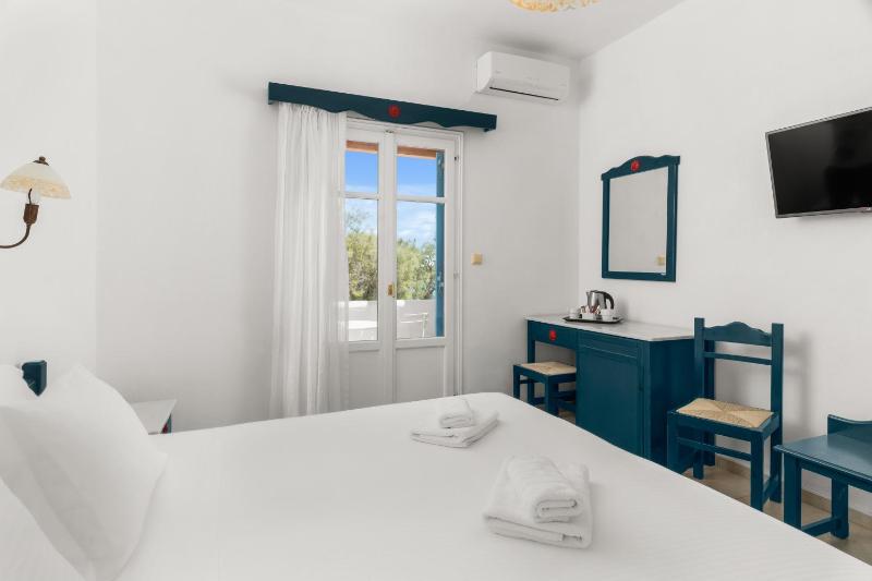 Superior Double Room with Sea View image 4