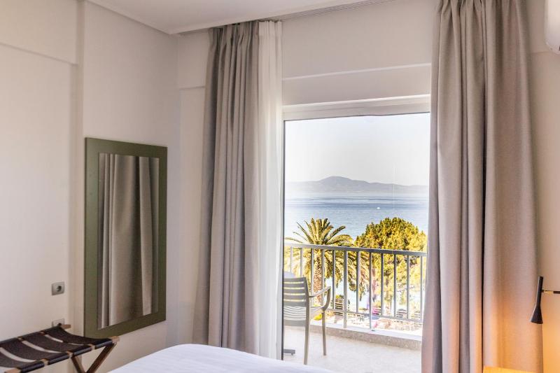 Triple Room with Sea View image 4
