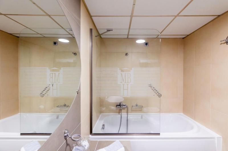 Quadruple Room (2 Adults + 2 Children) with Sea View image 3