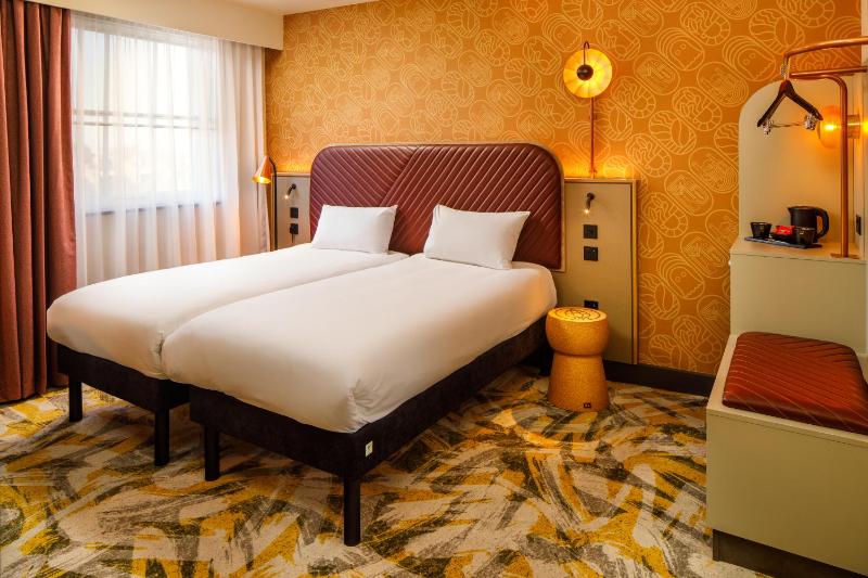 Twin Room image 3