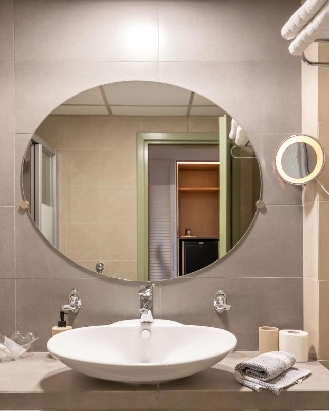 Double Room with Sea View image 2