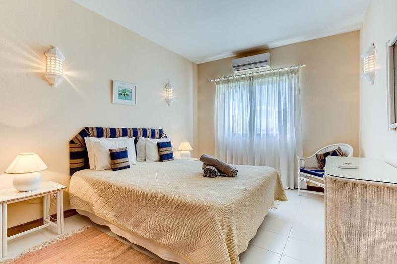 Three-Bedroom Apartment with Ocean View image 4