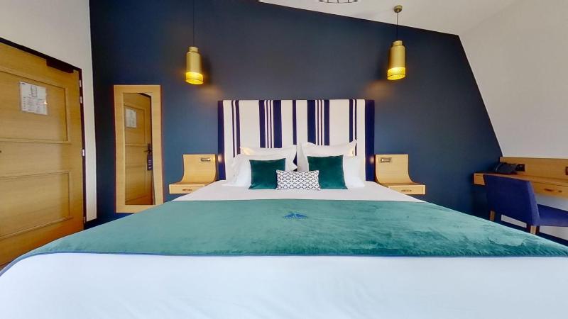Classic Double Room image 2