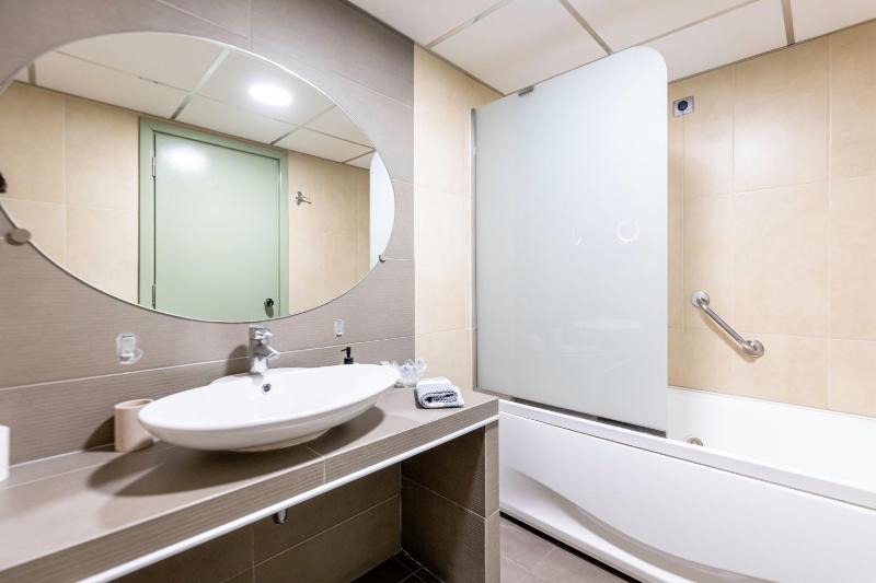 Superior Double Room with Sea View image 2