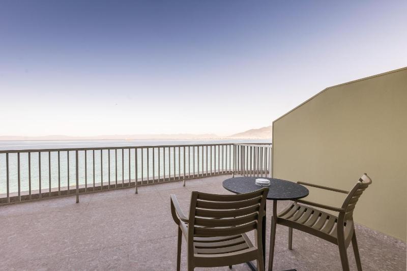 Family Room (2 Adults + 2 Children) with Sea View image 4