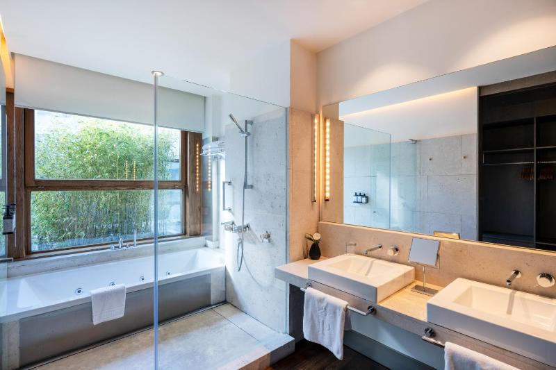 Superior Double Room image 4