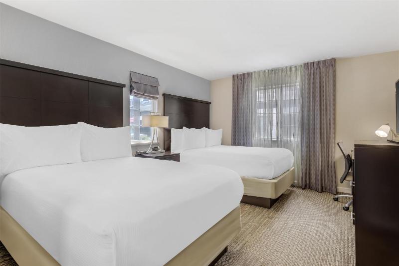 Two-Bedroom Suite with King and Two Double Beds image 4