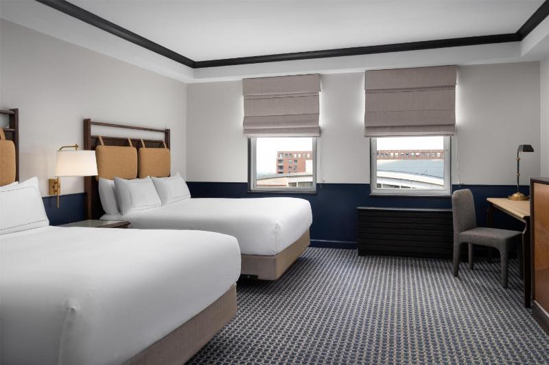 Superior Queen Room with Two Queen Beds image 4