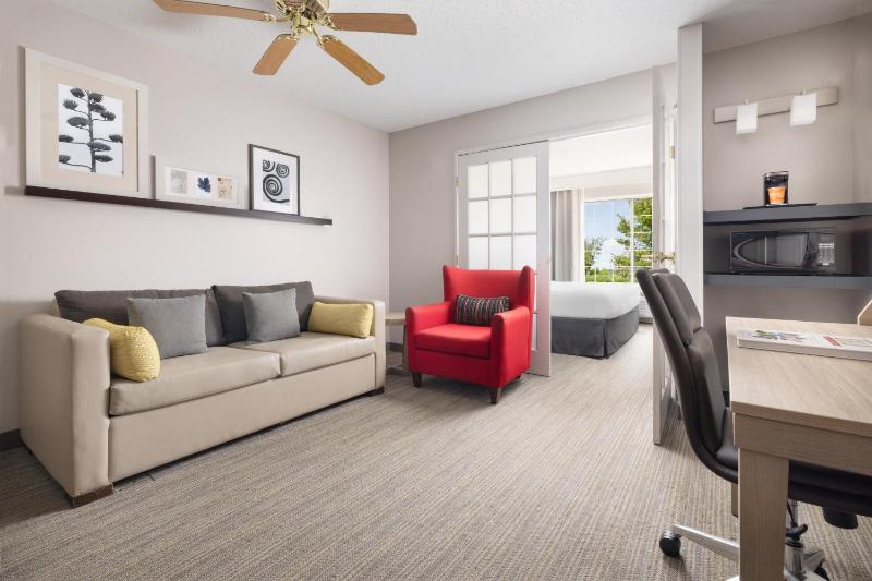 One-Bedroom King Suite with Sofa Bed - Non-Smoking image 3