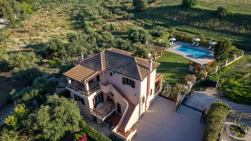 Superior Apartment image 2