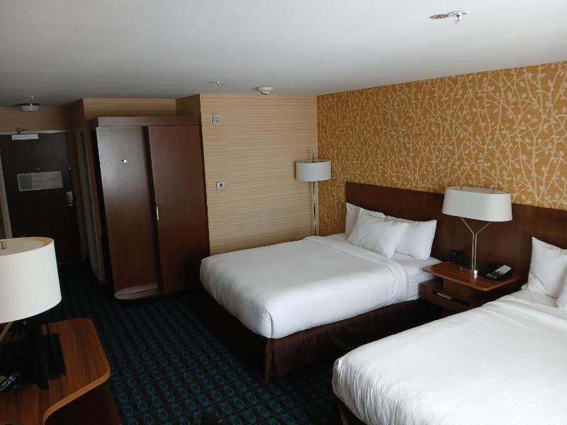 Queen Room with Two Queen Beds and City View image 2
