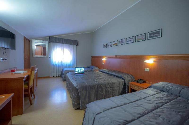 Standard Double or Twin Room image 1