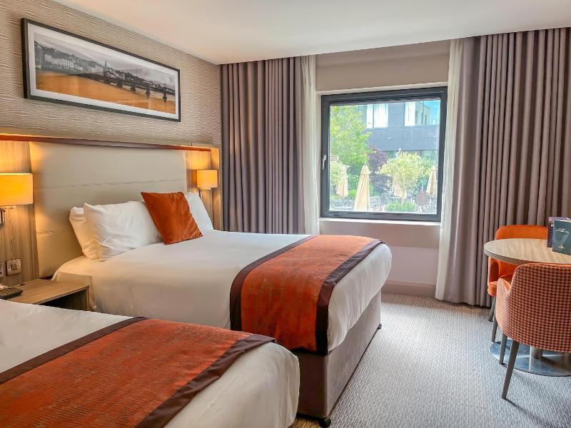 Double & Single Room image 1