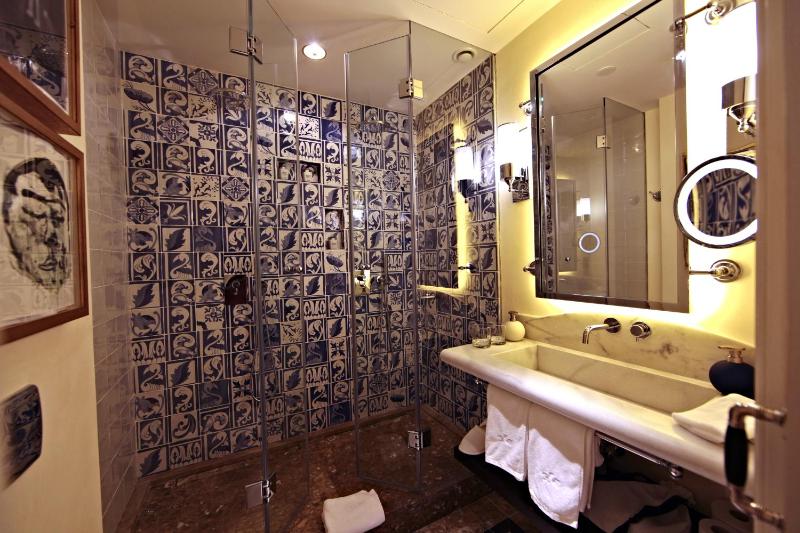 Standard Double Room image 2
